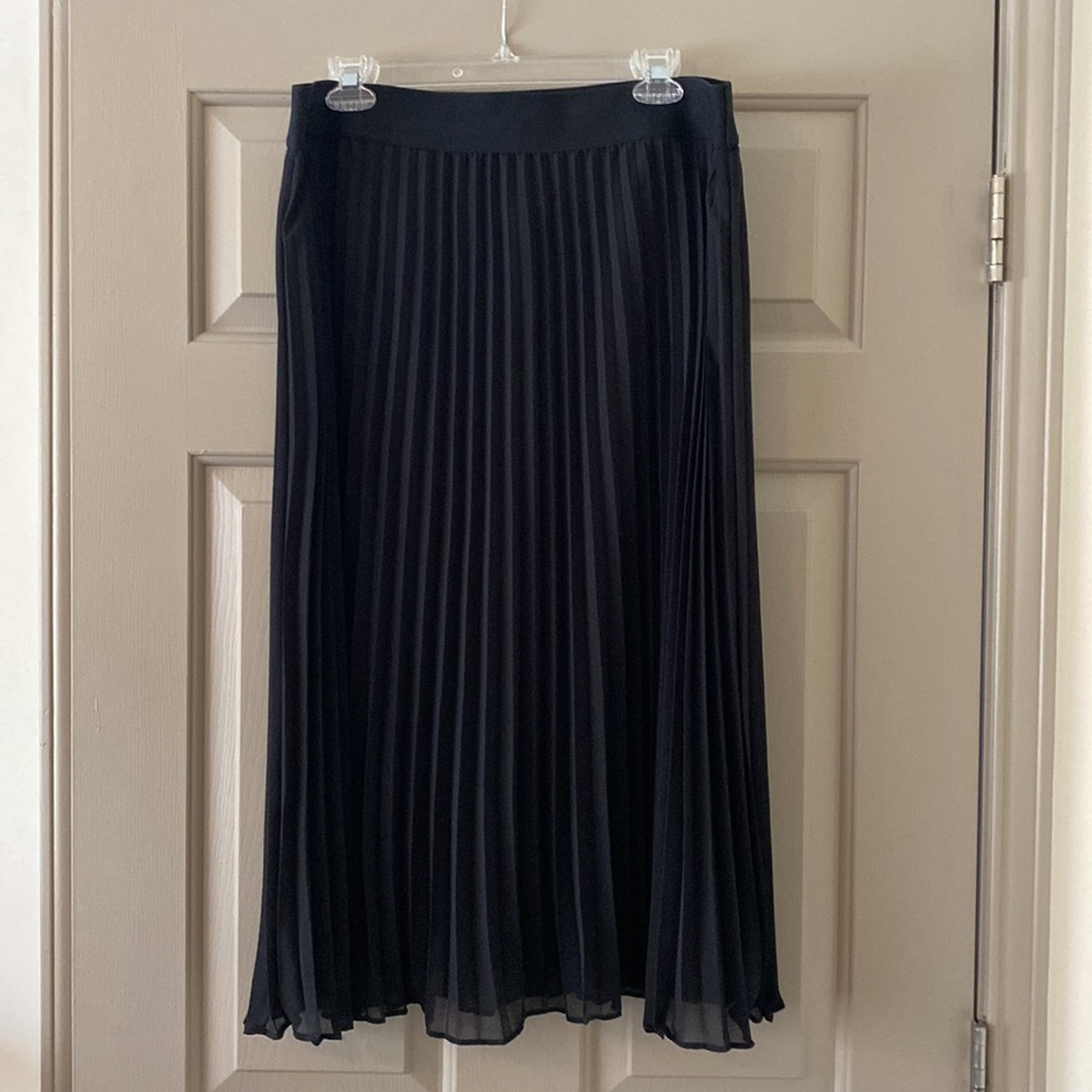 DKNY - XL Black Pleated Midi Skirt